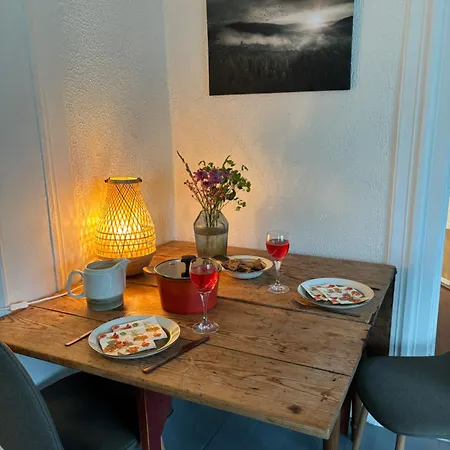 Romslig Og Velutstyrt Leilighet I Gamle Apartment