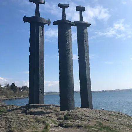Romslig Og Velutstyrt Leilighet I Gamle Lägenhet Stavanger
